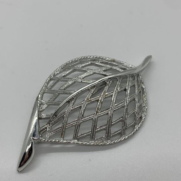 Vintage Silver-Toned Leaf Brooch/Pin - Picture 2 of 7